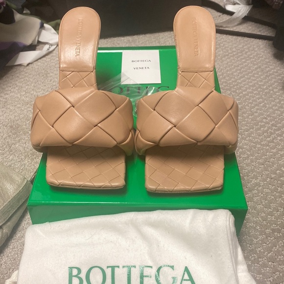 Bottega Veneta Shoes - Bottega Veneta intrecciato sandal in color nude/cipria. Color is out of stock